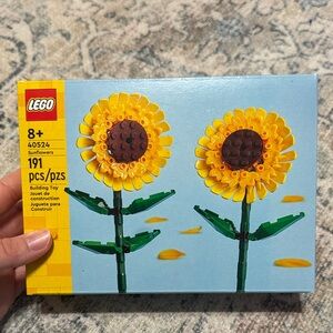 LEGO Sunflower Set with Yellow and Green Pieces